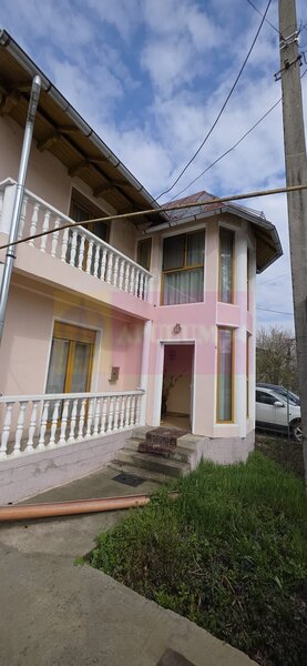 Casa de vanzare cu 3 camere in Poiana Campina
